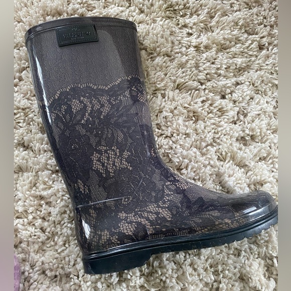 Valentino Garavani laced pattern rubber boots - Picture 7 of 11
